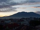 Sonnenaufgang über dem Merapi - Bukittinggi Sumatra Indonesien