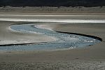 Belgische Küste: Priel am Strand