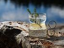 Finnland Mökki am See: Gin Tonic in einem Teeglas von Timo Sarpaneva