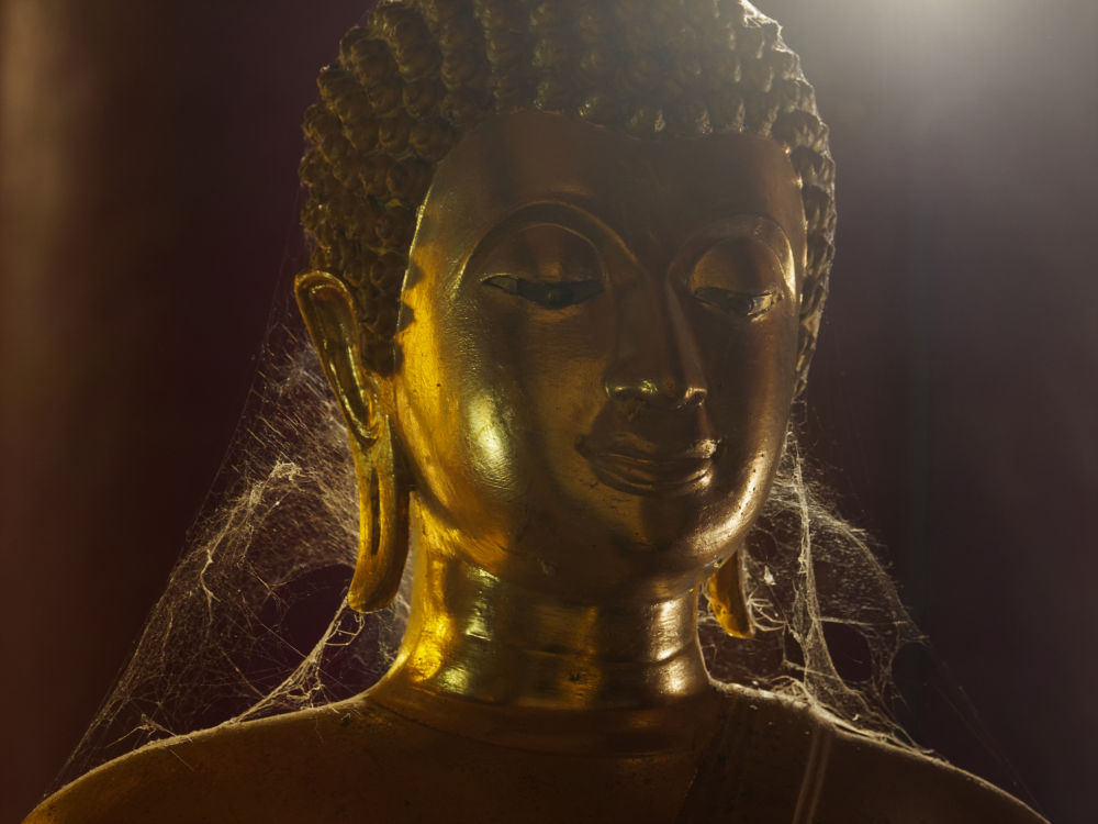 Phitsanulok / Thailand: Buddha mit Spinnweben