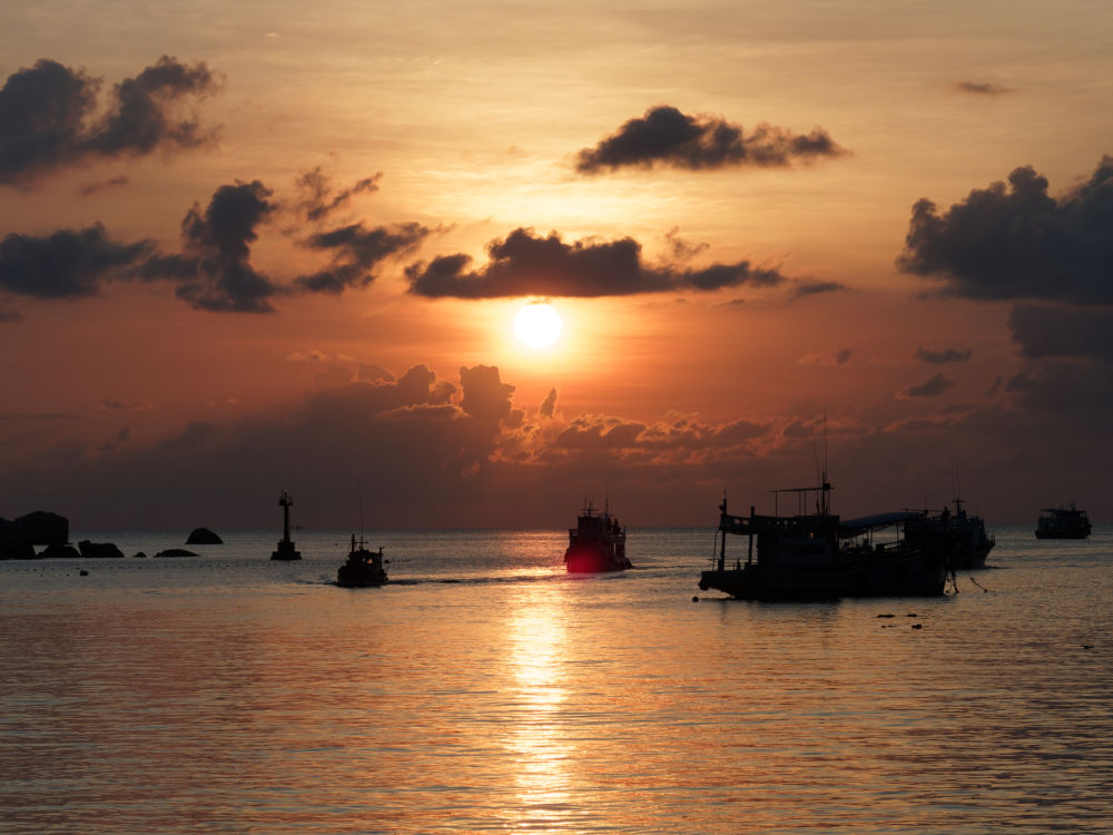 Abend in der Bucht von Mae Hat auf Ko Tao 