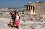 Karyatiden am und Grazien vor dem Erechtheion, Akropolis - Athen / Griechenland 2009