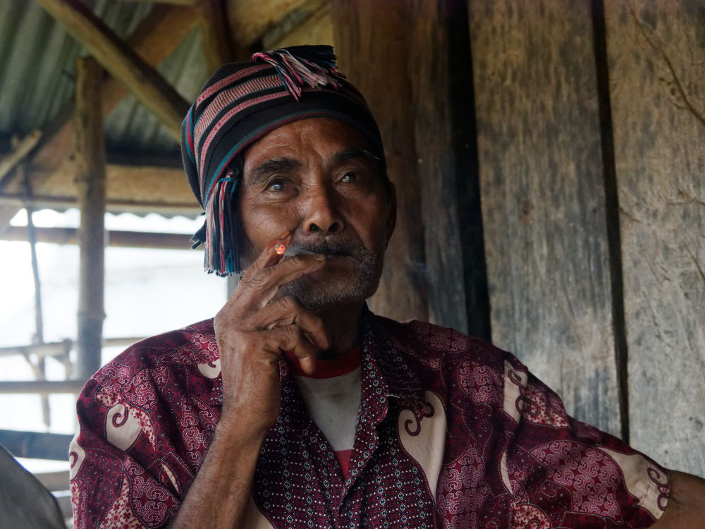 Schamane in Buka Regha auf Sumba