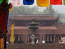 Perfume Pagoda am Yen Fluss bei Hanoi