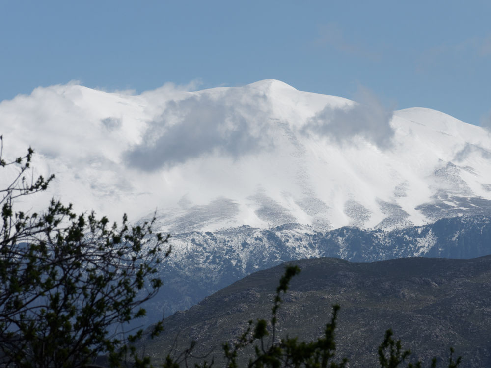 Frühjahr auf Kreta: Blick von Gerakari auf das Idamassiv